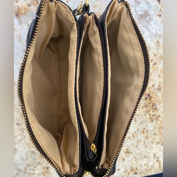 Dark brown soft leather Tory Burch, large 3 compartment wristlet.Adorable! - Picture 3 of 7